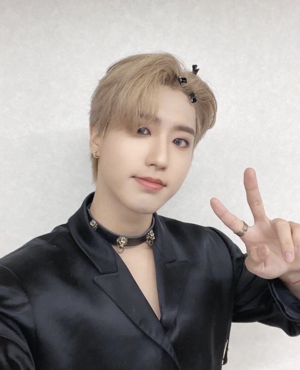 lstray_kids's tweet photo. просто хочу за него замуж, я что много прошу? https://t.co/3RZAICrOBK