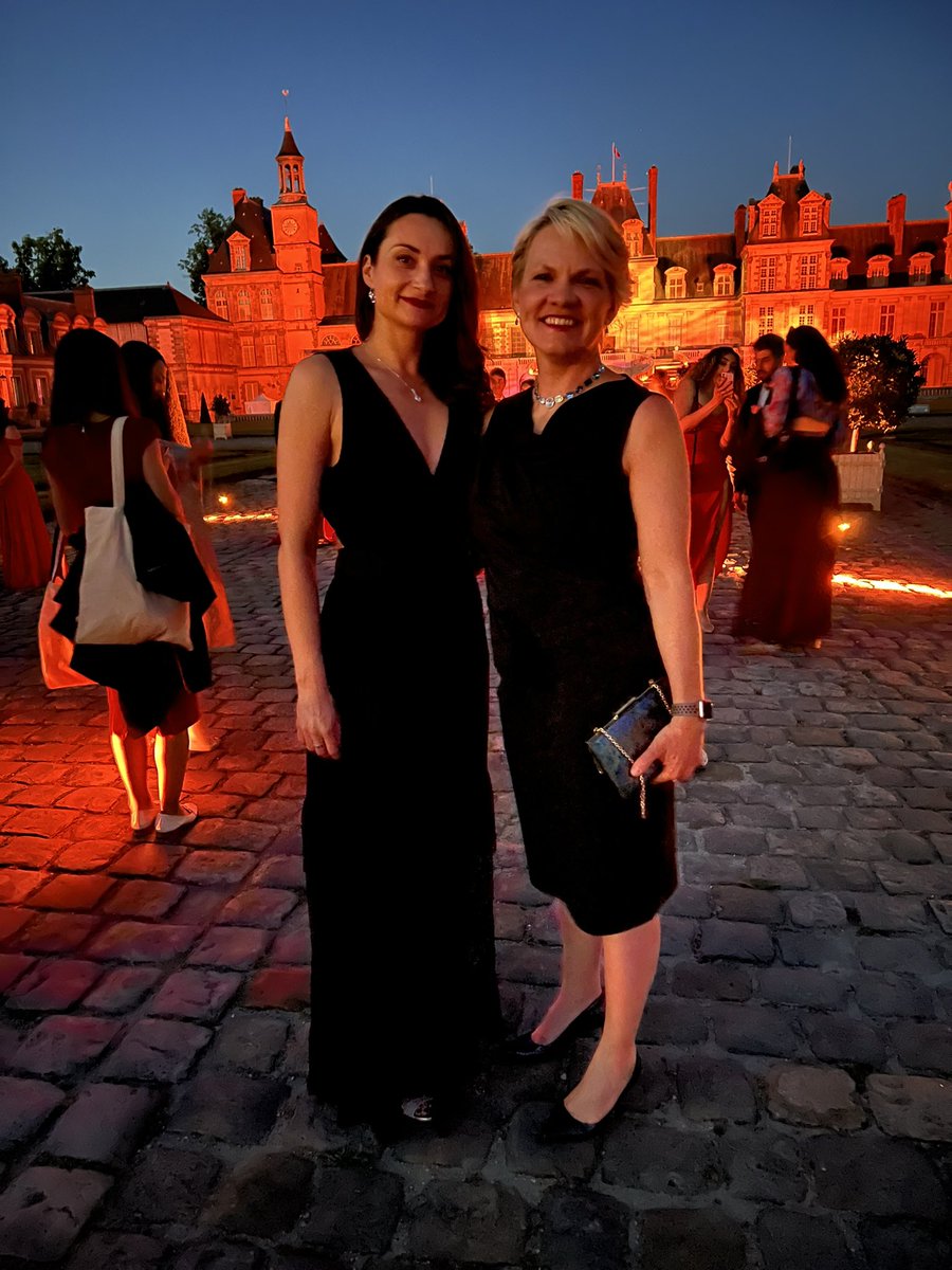 sashakmiller's tweet photo. A chateaux summer ball - @insead knows how to make reunion memories. #mba #communiry #reconnecting #friends #classmates #Fontainebleau https://t.co/h5cR4HanCT