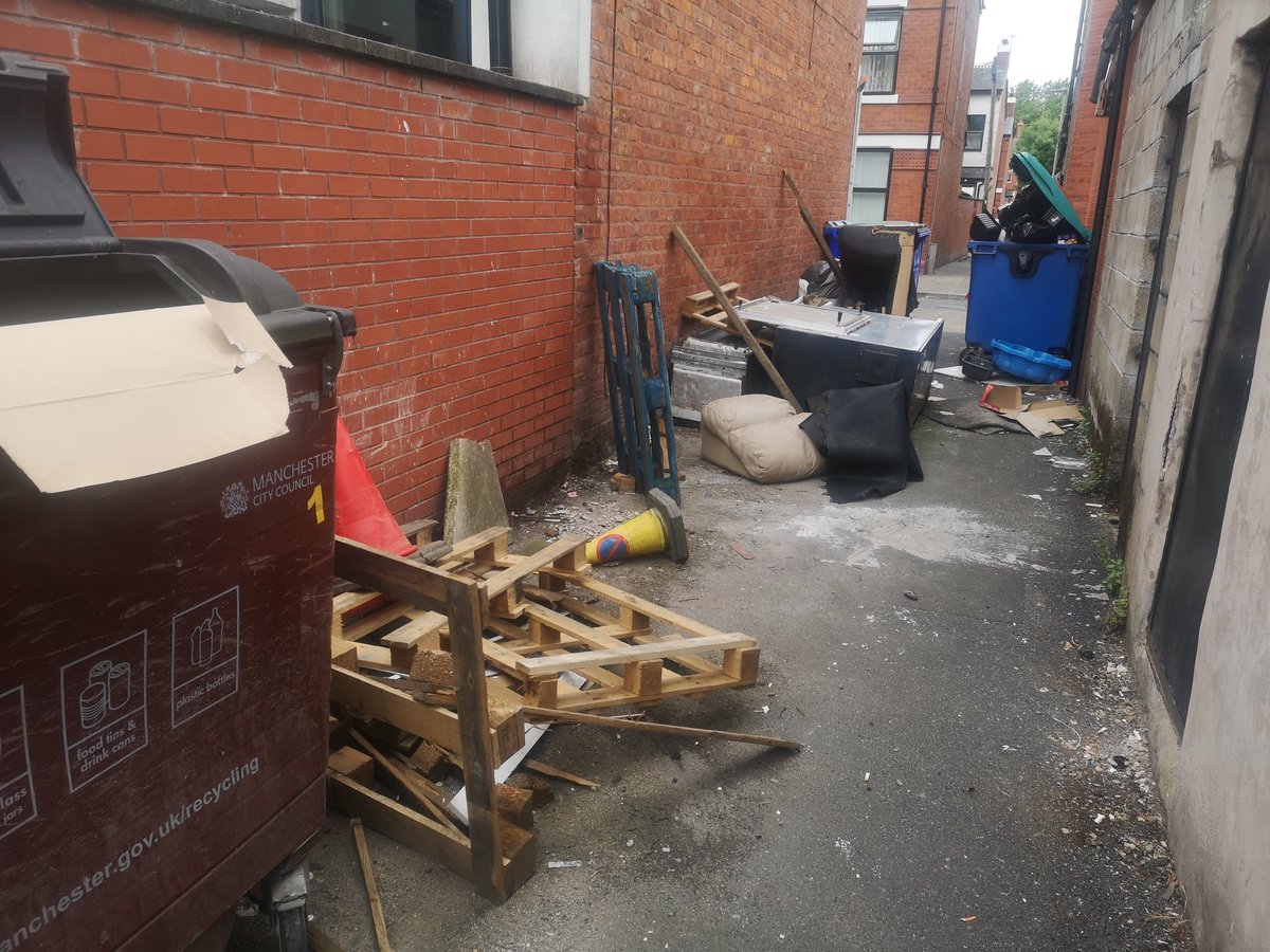 Andrew_Aitch's tweet photo. @ManCityCouncil 's idea of the rubbish has been removed. This would not happen if it was a Didsbury post code, moss side deserves better. #mossside #manchester #manchestercouncil #mancitycouncil #manchestercitycouncil #flytipping #council #lies #localcouncil https://t.co/nBe8IC1DCf