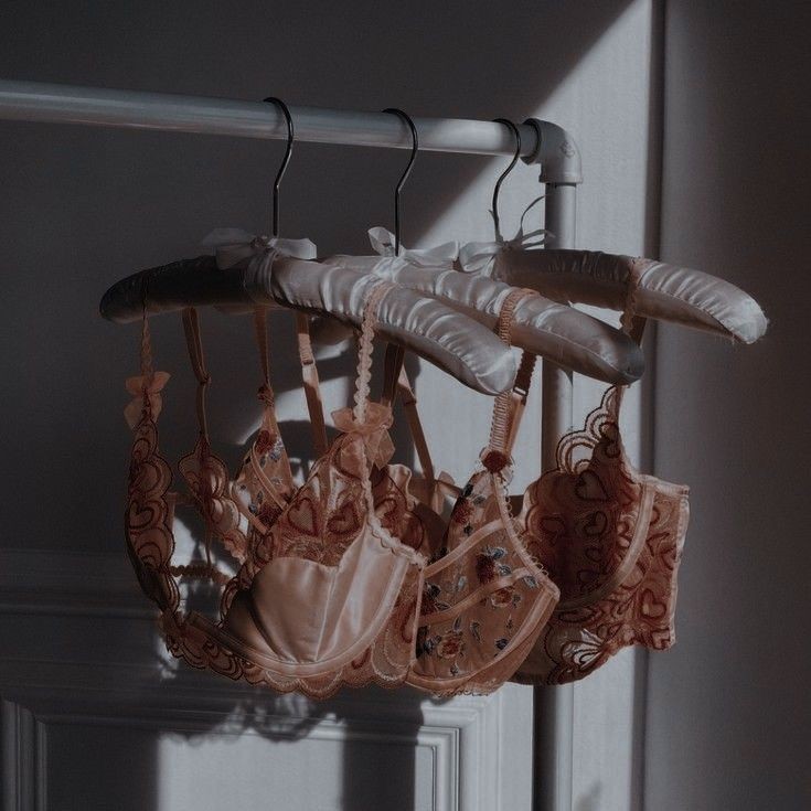 grishawiles's tweet photo. ⠀ 
            ᴡᴇ ᴅᴏɴ'ᴛ ᴡᴀꜱᴛᴇ ᴛɪᴍᴇ
          ᴏɴ ᴍᴀɪᴅᴇɴʟʏ ʙʟᴜꜱʜɪɴɢ.

:: modern au of 𝐍𝐈𝐍𝐀 𝐙𝐄𝐍𝐈𝐊 ;
runaway ravkan spy, studying 
languages &amp; diplomacy in kerch.
1/6 of a secret bird society.

                       ᴀ ꜰʟɪᴄᴋᴇʀ ᴏꜰ # flame.
     ⠀ https://t.co/yasmxN3Wlm