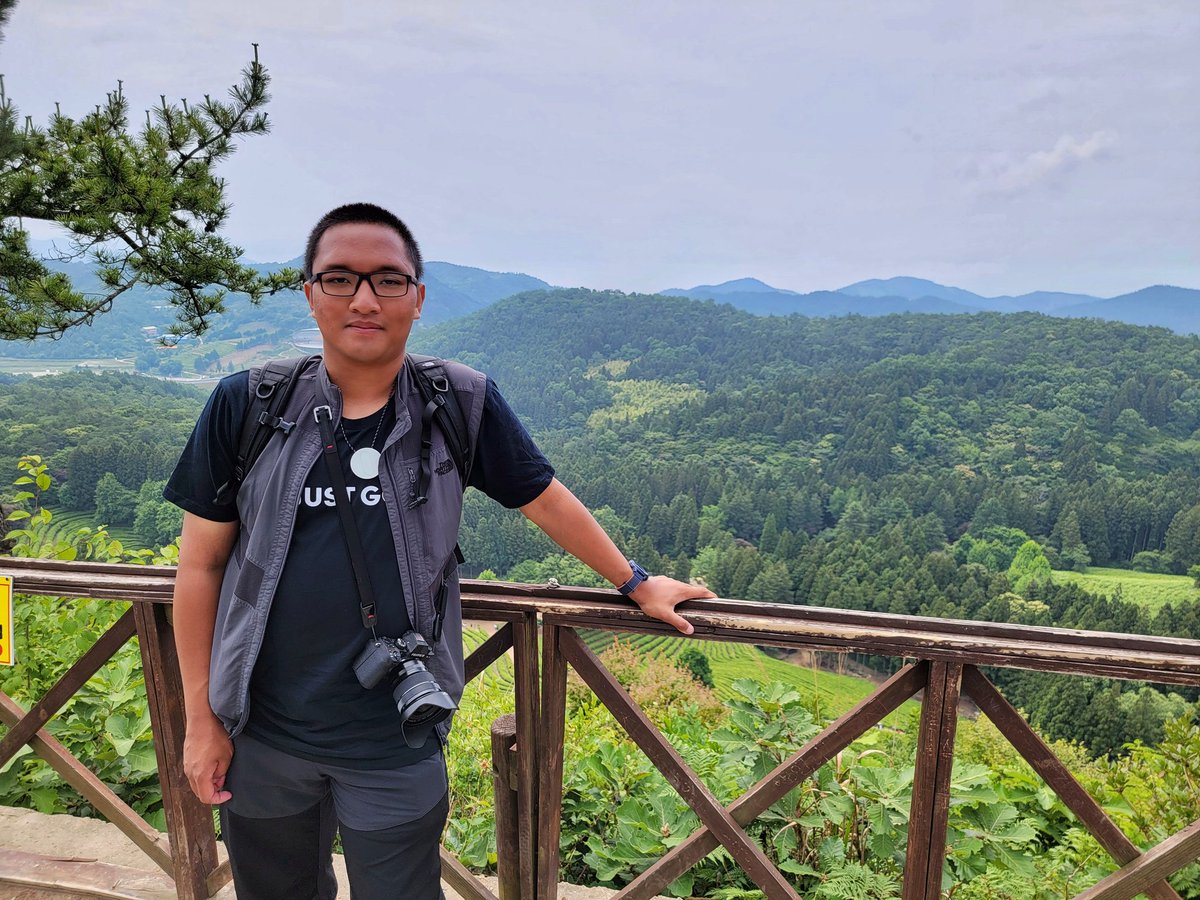 ChrisAstro's tweet photo. Went to visit the Daehan Dawon Green Tea Farm. 40% of South Korea's green tea comes from here! π°π·π³ #SouthKorea #exploreROK #Korea #exploreKorea #travel #visitSouthKorea #DaehanDawon #greentea #greenteafarm #greenteaplantation https://t.co/WKdwWASPPM