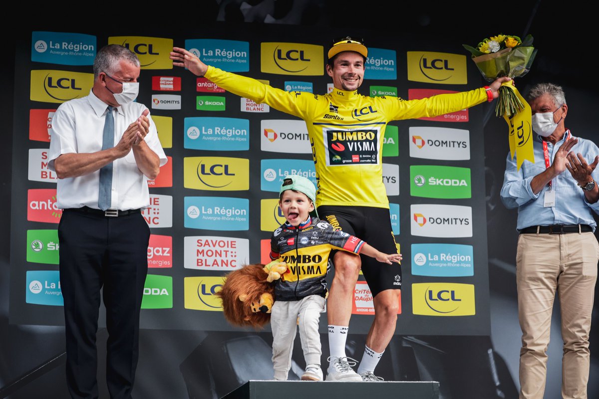 Un nouveau lion pour <a href="/rogla/">Primož Roglič</a> junior !😉🦁

#Dauphiné #MaillotJauneLCL
