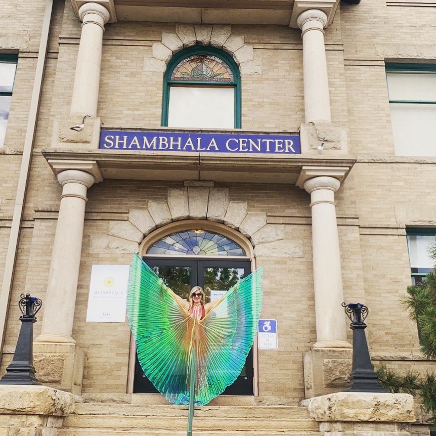 TriciaTeacher's tweet photo. Sometimes Angel communicators get to dress ๐ the part when they are in Boulder, during Pride Month & filming for GAIAโs Beyond Belief.
Hope you are making joy happen in small and large ways ๐โค๏ธ๐
#nde #angels #angelsintheor #gaia #PrideMonth https://t.co/f8aYmDMFx6