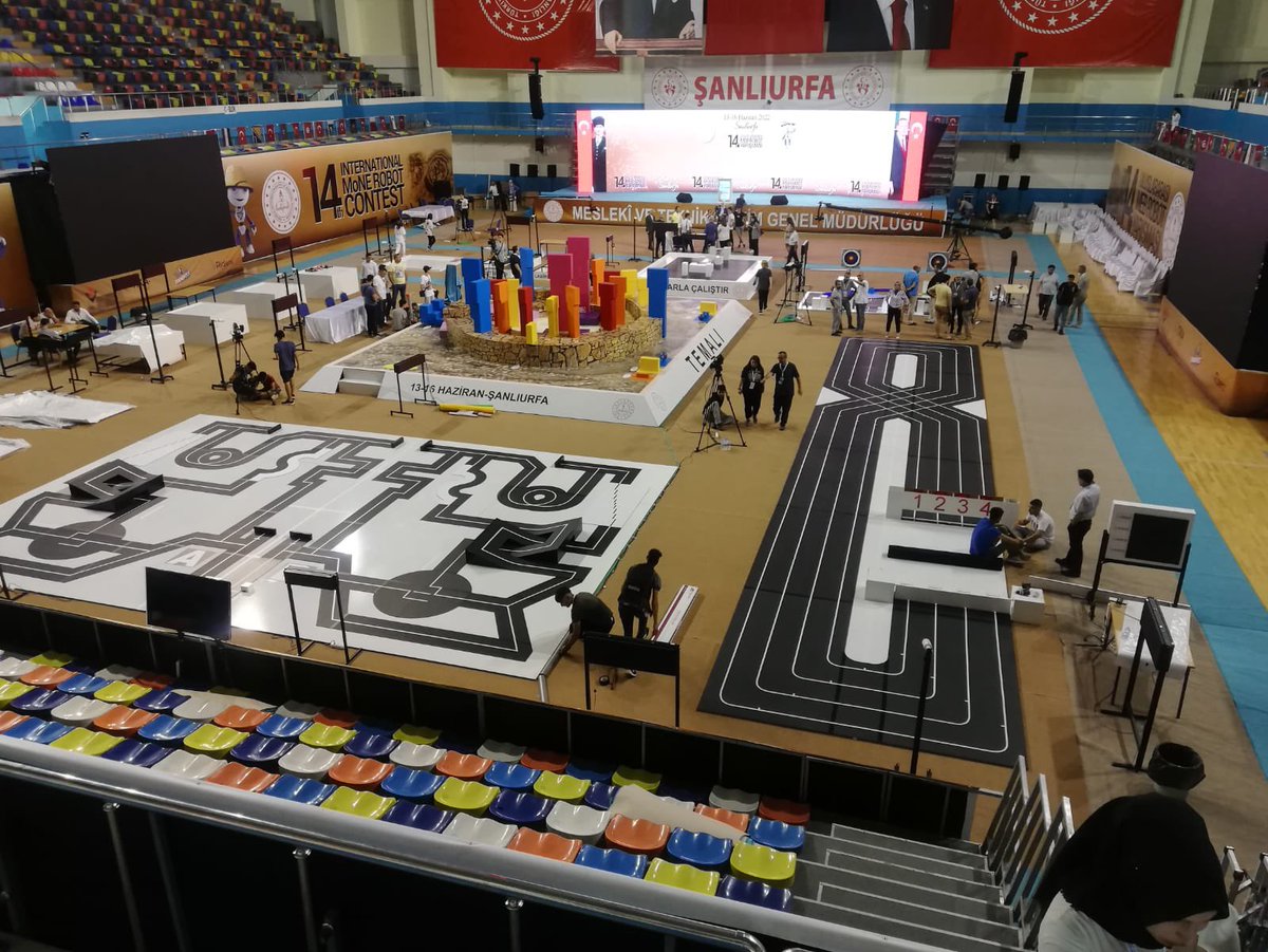 İl müdürümüz <a href="/halilyucel6060/">Halil YÜCEL</a> 13 Haziran 2022 de Şanlıurfa ilinde başlayacak  olan 15. Uluslarası MEB Robot Yarışmasında mücadele edecek BİST Bingöl Anadolu Lisesi ve Bingöl MTAL okul takımlarımıza başarılar diledi. 
<a href="/bingolvaliligi/">T.C. Bingöl Valiliği</a> 
<a href="/meb/">Maria Elena Boschi</a>
<a href="/bingol_basin/">Bingöl Valiliği Basın</a>