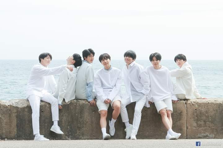 2septemberdiary's tweet photo. Hãy tiếp tục cùng nhau đi trên con đường đầy hoa nhé, 7 chàng trai yêu dấu của em 💜 I PURPLE YOU 💜
My 7 beloved, hope you always happy and healthy 💜
#9thGalaxyWithBTS 
#BTS9thAnniversary https://t.co/NMiIia4a2k