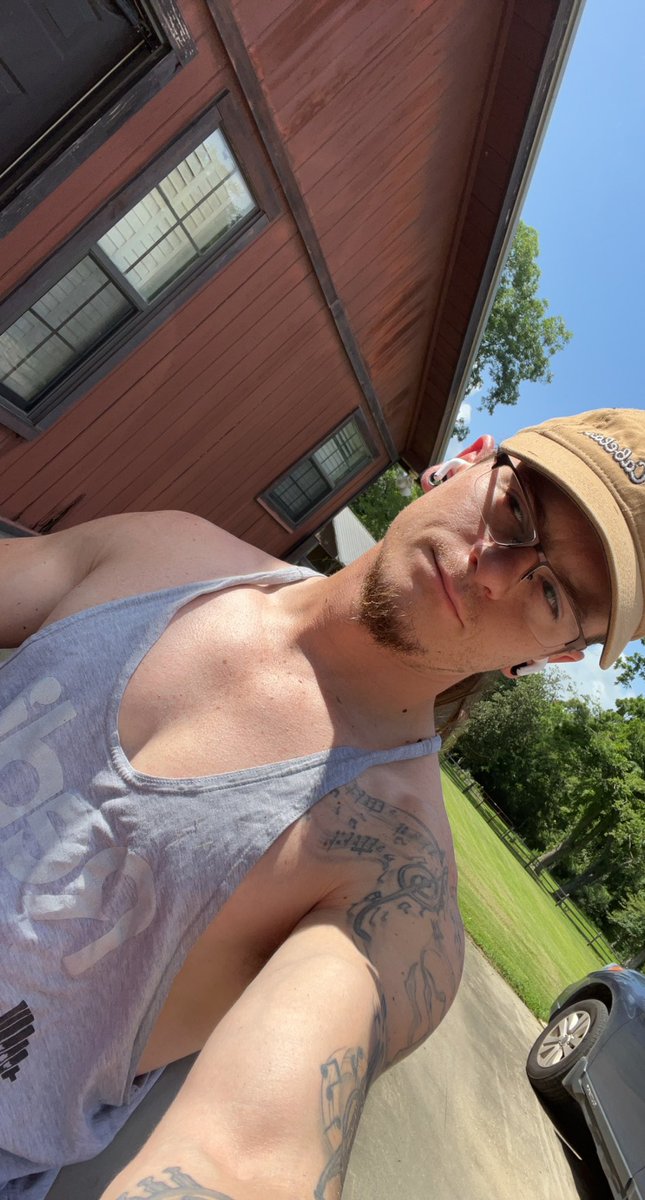 mellow_messiah's tweet photo. Grass day. Then BBQing for family later. https://t.co/5ybnrFAsgY