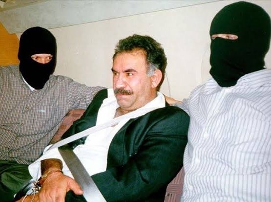 Biri paçavra.. biri terörist.. yeter artık .. bunları savunan siktirolup gitsin bu ülkeden 😡😡😡