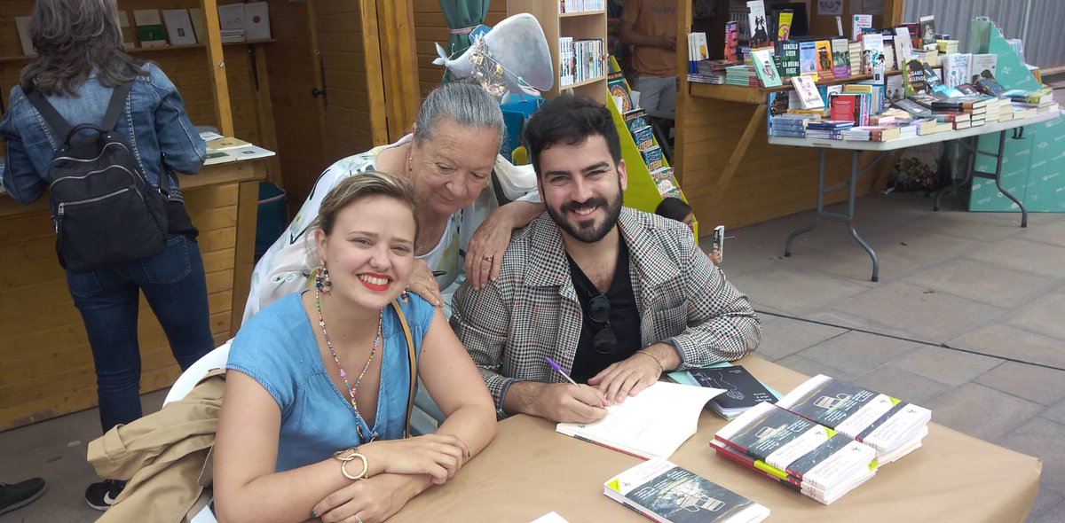 CovadongaGF's tweet photo. Hoy regreso a Tenerife como si volase en vez de caminar. Mil gracias a Elsa López y a David Cabrera por hacerme sentir siempre parte de la hermosa familia de Ediciones La Palma.
#feriadelibrofuerteventura2022 https://t.co/E9VscVbq9h