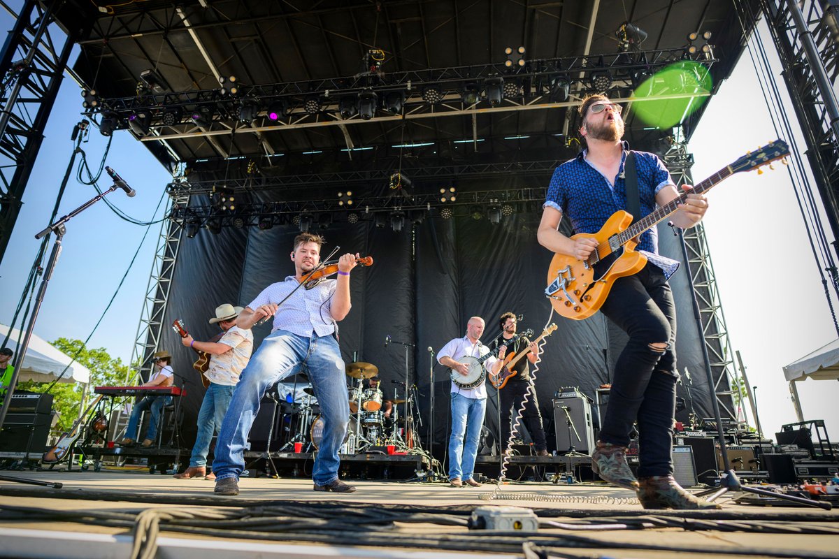We knew <a href="/joshabbottband/">Josh AbboŦŦ</a> would be "Real Damn Good" but WOW.🤘 Thank you for coming to #HwyToHenryetta!