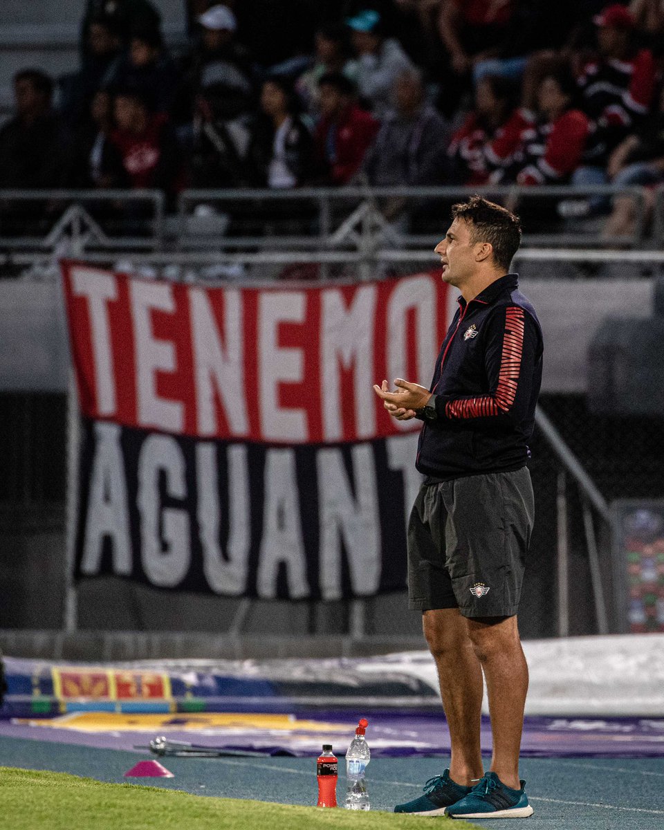 🔙 01/12/2019👨🏻‍✈️

Aquí se valora la lealtad. 🍇

📸: <a href="/PeredoAmpuero/">Daniel Augusto Peredo Ampuero</a> 

#wilstermann #rojoaviador #rojodemivida