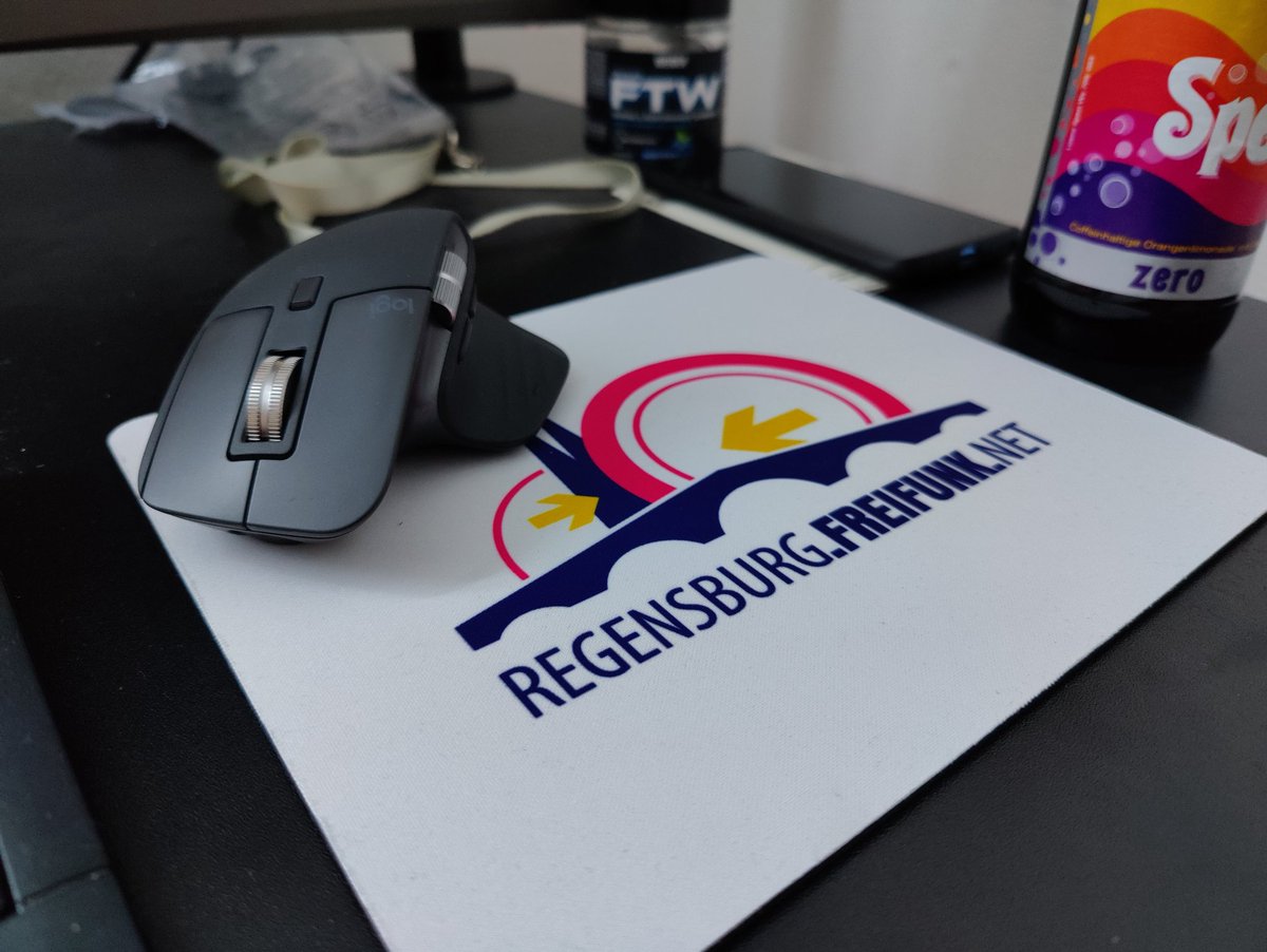 freifunkRGB's tweet photo. Es gibt ein paar neuen swag in unserem Spreadshirt shop: https://t.co/T1iTGHEwp2 Das gute: ein paar Euros gehen immer an den Ausbau des Netzes. https://t.co/SeEU2DaAyf