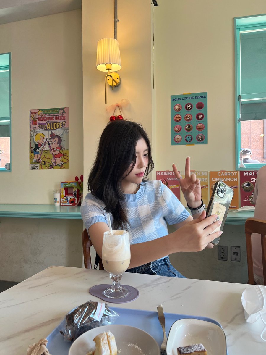 _jimmni_'s tweet photo. 따끈따끈한 사진이 올라왔다요!! 아직 인스타그램에 업로드 안 한 사진이에요!!어떤가요 🤭🤍우리 내일 하루도 화이팅 해요! 💓ILY 
あいする https://t.co/gSES4wBNKX