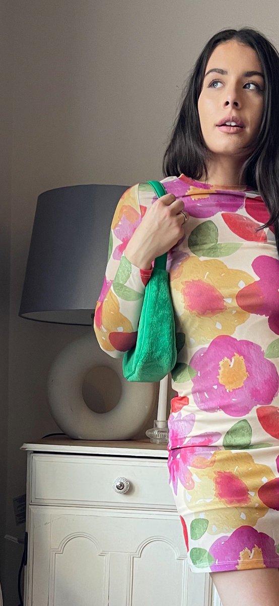 This dress deserves a holiday… 🍋