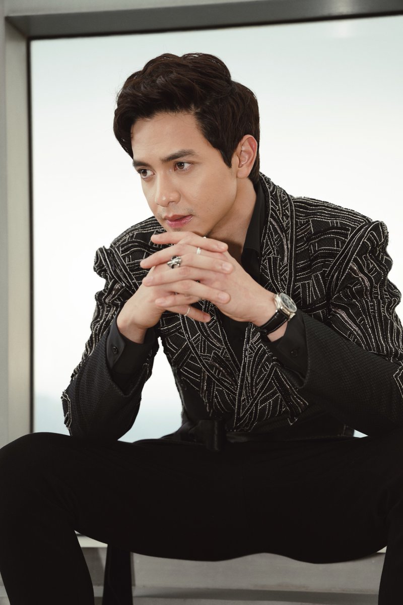 aldenrichards02's tweet image. Let’s rock the night away. #MegaBall2022