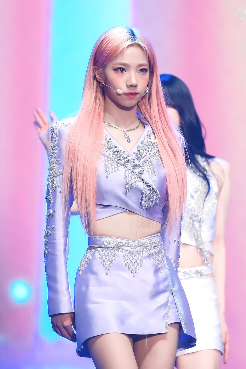 1rusal2__'s tweet photo. 220611 WONDER LAND
#여름 #우주소녀 https://t.co/1XTWD0u9jI