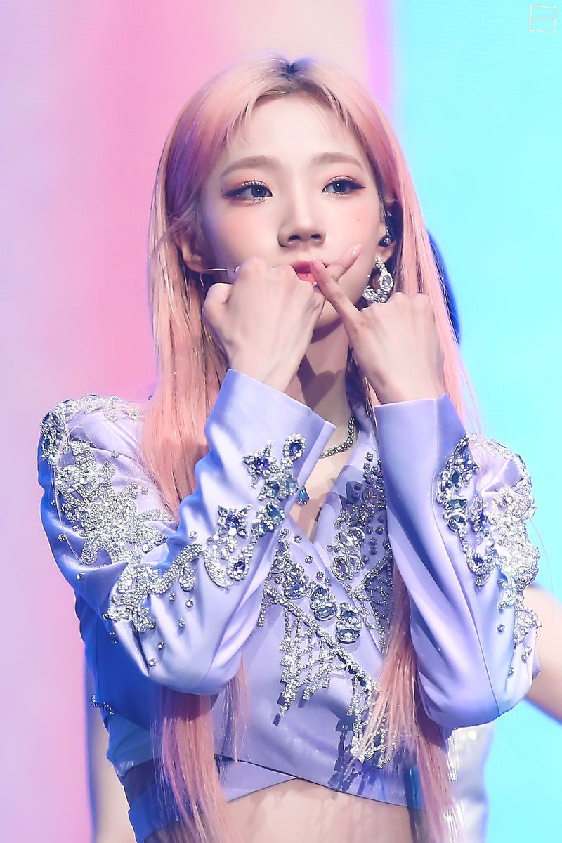 1rusal2__'s tweet photo. 220611 WONDER LAND
#여름 #우주소녀 https://t.co/1XTWD0u9jI