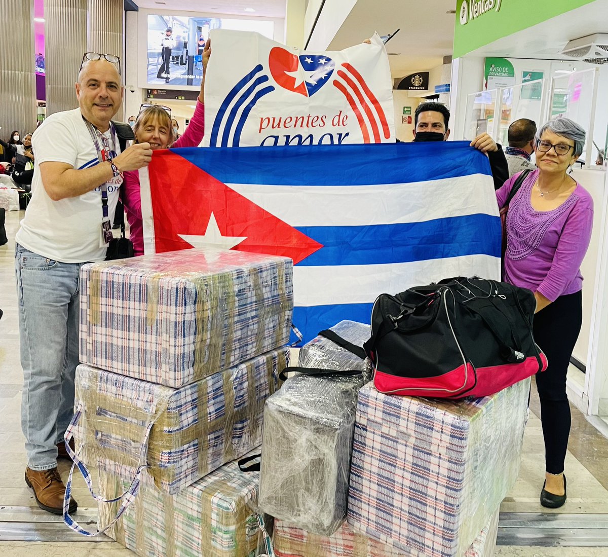 ElNecio_Cuba's tweet photo. (Hilo 1/2) Ya fue entregado en el 🏥William Soler el 2do donativo de Custodiol para el transplante de hígado a 8 niños cubanos. El Custodiol es una sustancia vital para realizar el transplante de órganos. El Bloqueo impide que el gobierno cubano pueda comprarla para salvar niños. https://t.co/7tWqCx0pAd