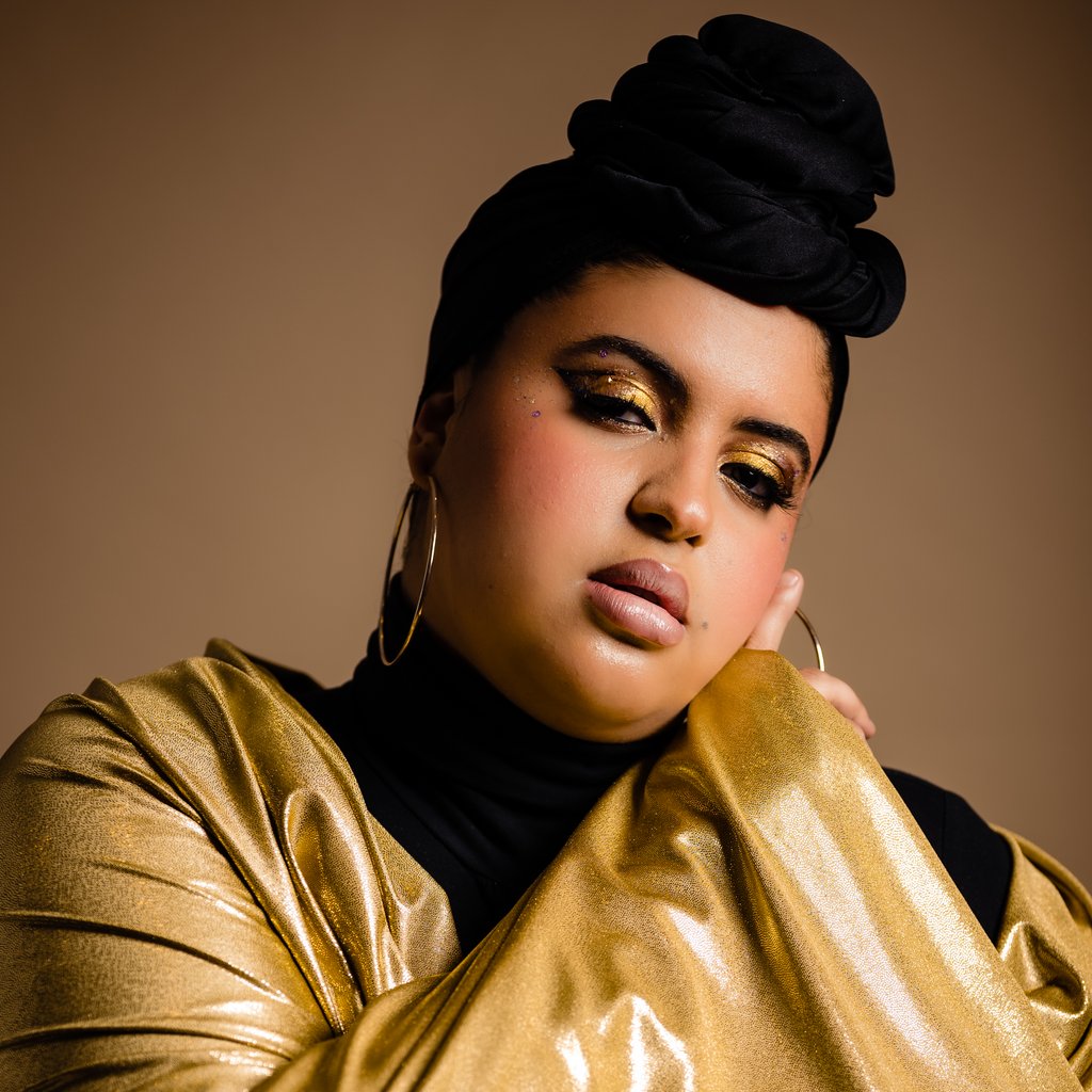 She's glitter and gold, she's golden ✨ Rising star @siarimen is here with self-written empowerment anthem 'Glitter and Gold' on Icons + Giants - listen now! imensiar.lnk.to/GlitterandGold