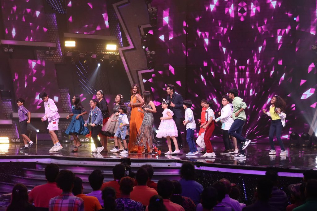 SonyTV's tweet photo. #WatchNow Suron ki mehfil mein shaamil hote hain agle hafte, tab tak gaate rahiye, gungunaate rahiye! Dekhiye #SuperstarSinger2,Sat-Sun raat 8 baje sirf Sony par. #SuperstarSingerIsBack #SingingKaKal https://t.co/2oMqIKrNf5