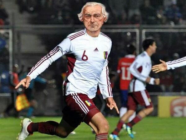 FranciDeMiranda's tweet photo. Por supuesto que apoyando a los míos #VamosVinotinto https://t.co/09sBqdZ3ju