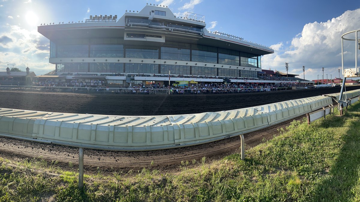 CanterburyPark's tweet photo. Make your #sunday a fun one out at THE PARK! Live Racing begins at 1PM. #Letwin https://t.co/03Ro8XUzeL