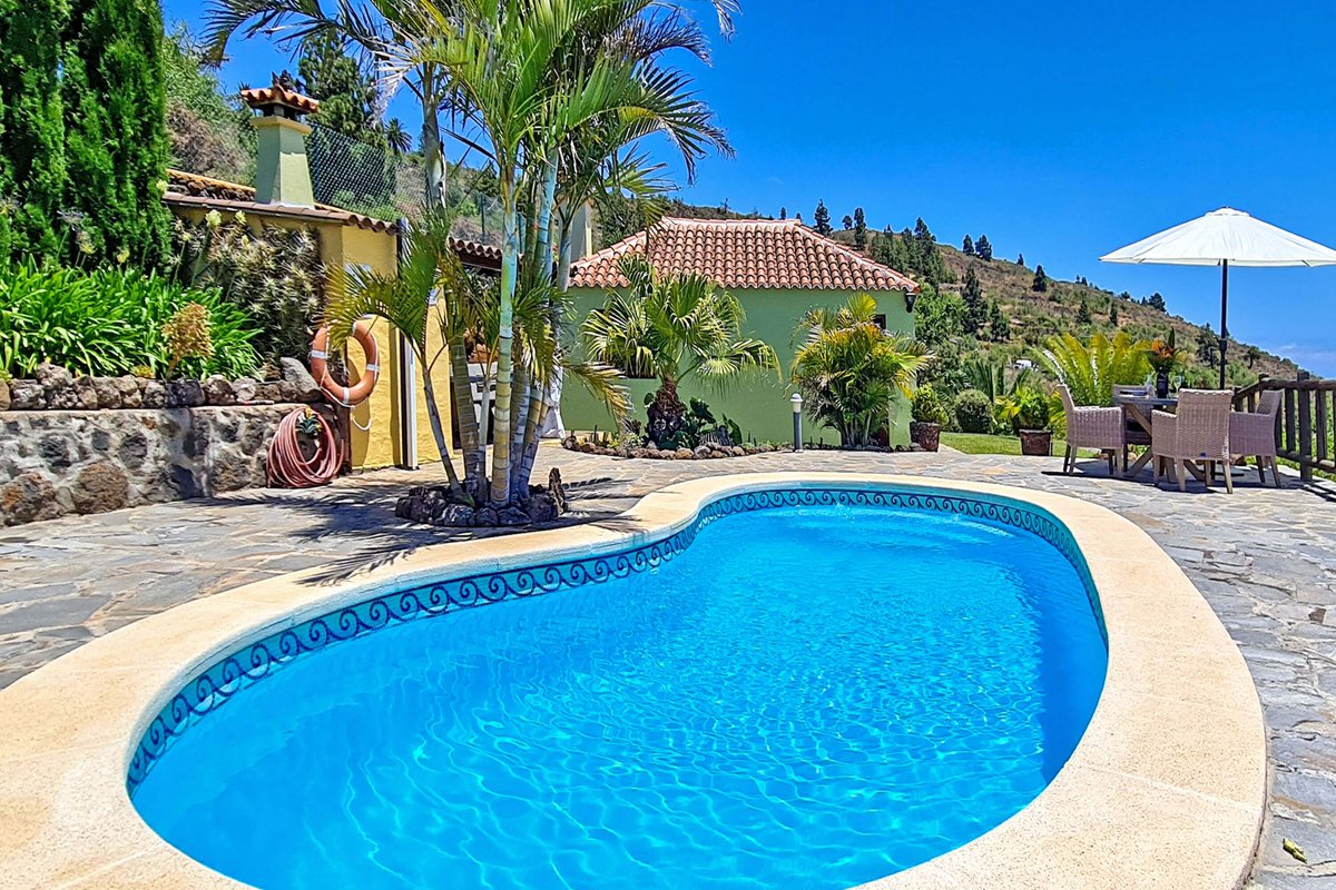 LCCanarias's tweet photo. Ready for summer! Our new Villa Arriba on #LaPalma #canaryislands is the perfect spot for unforgettable summer holidays 😎 --> https://t.co/pYlbytxHYa https://t.co/BZS8FxR7KB