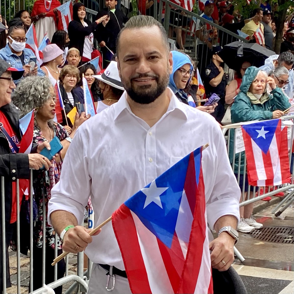 SenatorSerrano's tweet photo. Celebrating our #culture & #community at the @prparadenyc along 5th Ave! #OrgulloBoricua #PuertoRicanDayParade https://t.co/mLLVysWEyS