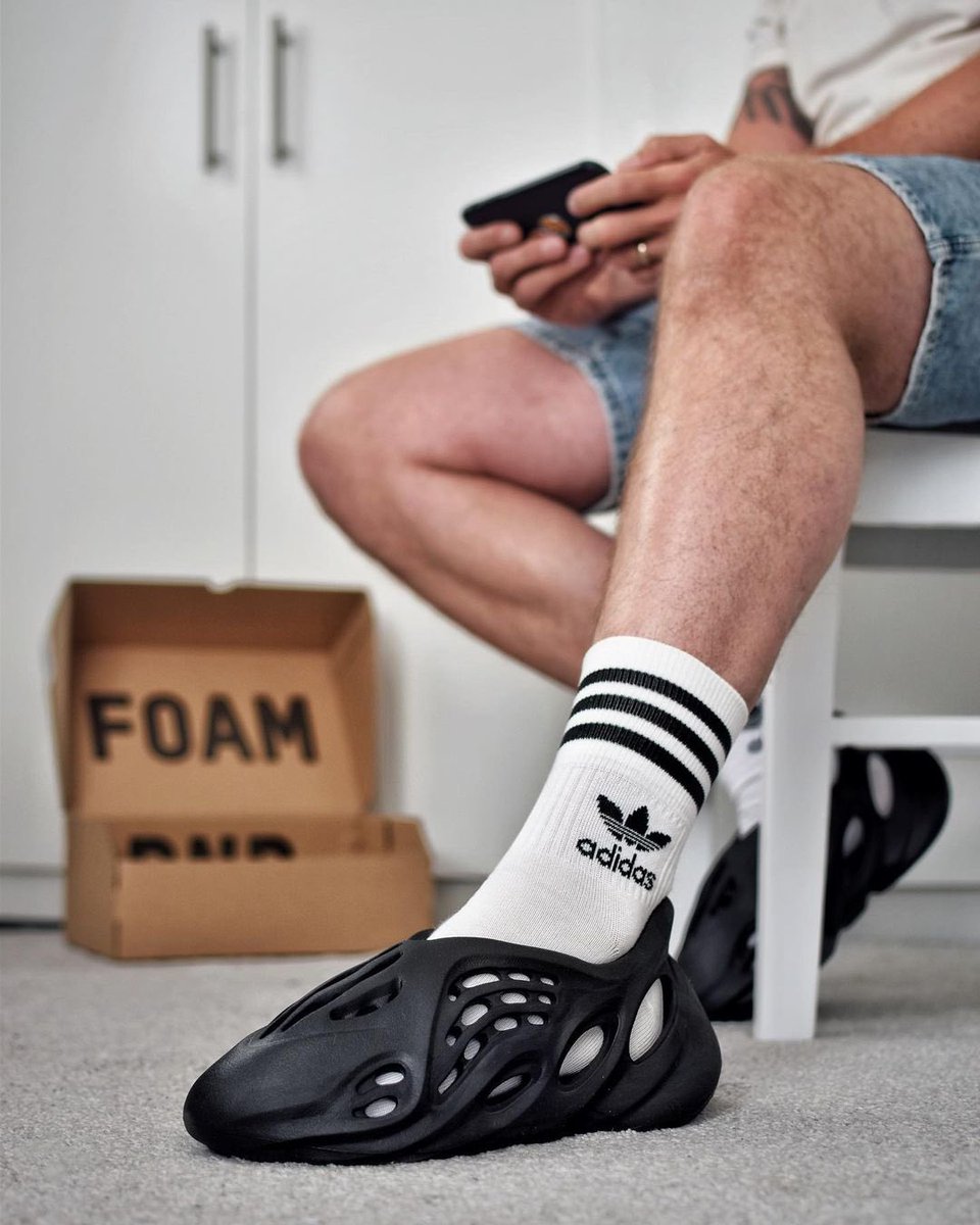yeezy foam runner no socks