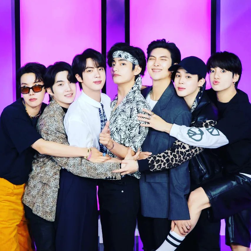 daykookmin's tweet photo. 2013, the year in which seven South Koreans debuted, to begin to go a long way, they have spent nine years living good and bad moments that together with ARMY have been overcoming them. I want to thank each of you for coming into my life. (1)
@BTS_twt https://t.co/YsMBk3hdYn