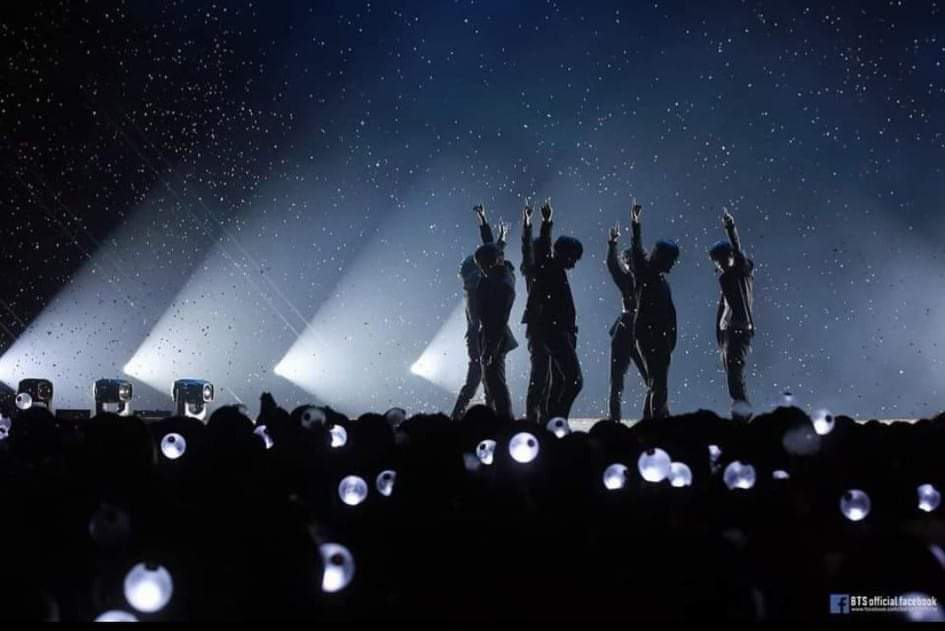 Aya32158's tweet photo. "عندما احتجنا ان نحصل على نجمة واحدة ،
بانقتان اعطونا المجرة " 
Happy Anniversary♥ 
#BTS9thAnniversary 
#BTSBestFriendsOfMyLife https://t.co/jvXmGVpUJO