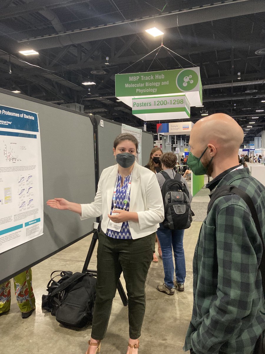 Abbi Long presenting her poster at #ASMicrobe - work from a collaborative project with ⁦⁦@DowneyUOttawa⁩