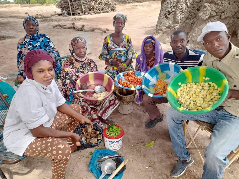 ONG_Amedd's tweet photo. Dans le cadre de la mise en œuvre du projet, Autonomisation des femmes et des jeunes Agriculteurs vulnérables dans les Régions de #Ségou et de #Sikasso, #ONG_AMEDD a organisé une formation des formateurs sur la malnutrition dans l village de #Songuéla commune d Zanina. #AMEDD2022 https://t.co/Sz1hNfnTsb