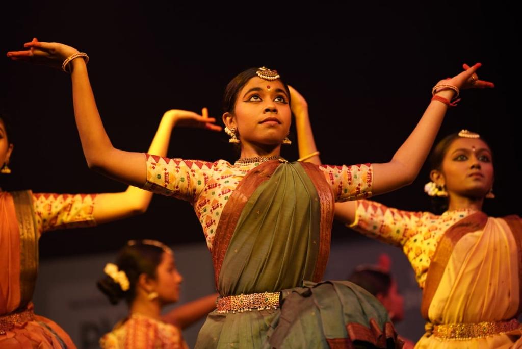 Conscious Planet #SaveSoil (@cpsavesoil) on Twitter photo <a href="/radhejaggi/">Radhe Jaggi</a> and <a href="/IshaSamskriti/">Isha Samskriti</a> captivate the crowd with a spellbinding performance of classical Indian dance and martial arts in tribute to the magic beneath our feet.
#SaveSoilMaharashtra #SaveSoil
Action Now: savesoil.org
#ConsciousPlanet <a href="/radhejaggi/">Radhe Jaggi</a> and <a href="/IshaSamskriti/">Isha Samskriti</a> captivate the crowd with a spellbinding performance of classical Indian dance and martial arts in tribute to the magic beneath our feet.
#SaveSoilMaharashtra #SaveSoil
Action Now: savesoil.org
#ConsciousPlanet