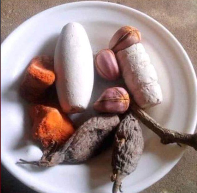 enyinnayaibeka's tweet photo. May today being June 12, Afo Market day in IGBO Land, protect and bless all of us.Ezenwanyi Mmiri Iyi-Afo and my Chi grant our daily supplications. May the spiritual work of your children be granted..#Iseeeeee #OdinalaNdiIGBO #DadaNwaMmiri https://t.co/tiwu1noTyY