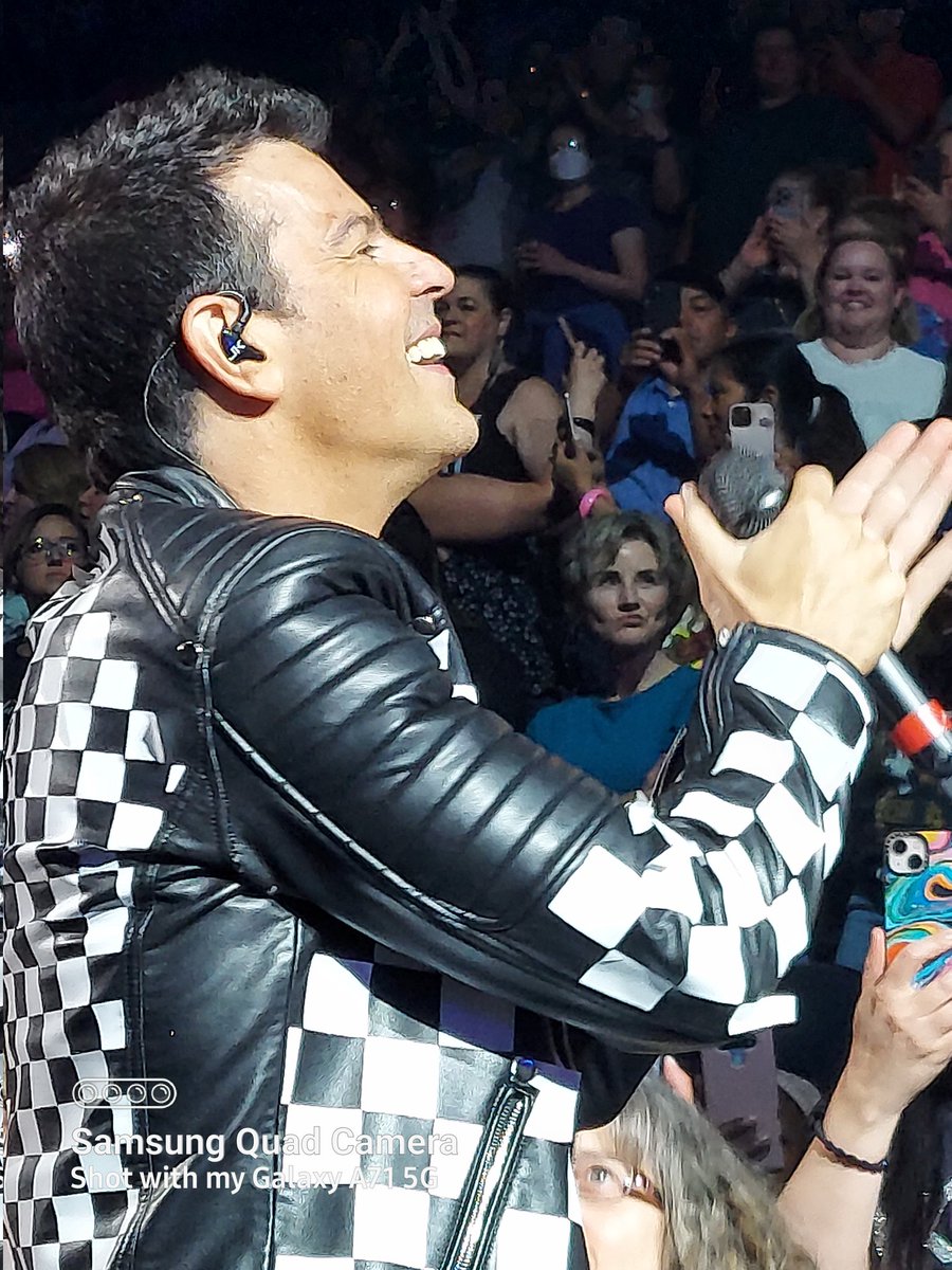 The best picture I took of #JordanKnight ❤️😍 #MixtapeTour2022 #SLC 🤖❤️♾️