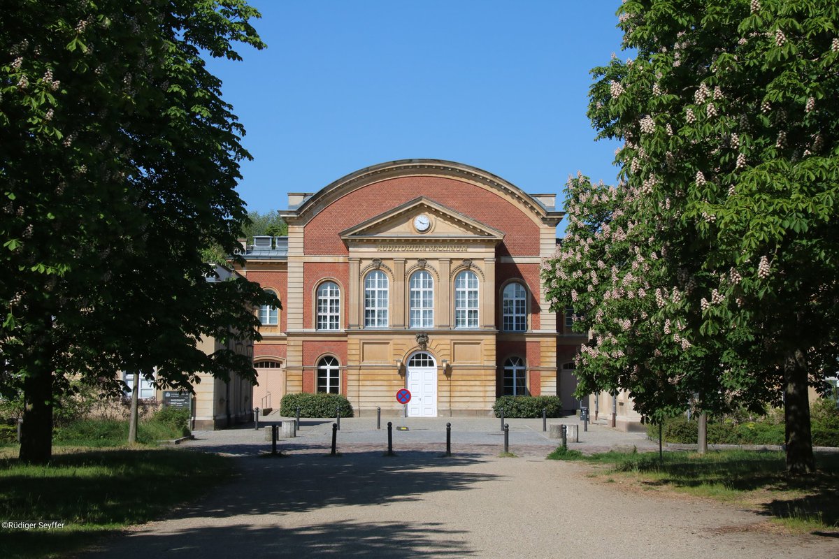PBildern's tweet photo. Der Eingang zum großen Hörsaal der Uni Potsdam im Communus des Neuen Palais
#Potsdam #Neues_Palais #Communus #Uni_Potsdam https://t.co/aKJYxZ1NN8