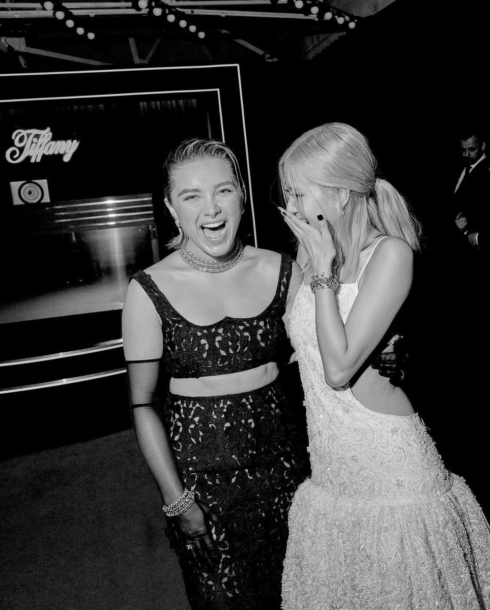 ROSSlEEY's tweet photo. Last night at the Vision and Virtuosity Brand exhibition ✨ tiffanyandco https://t.co/CuuNpIZIY5