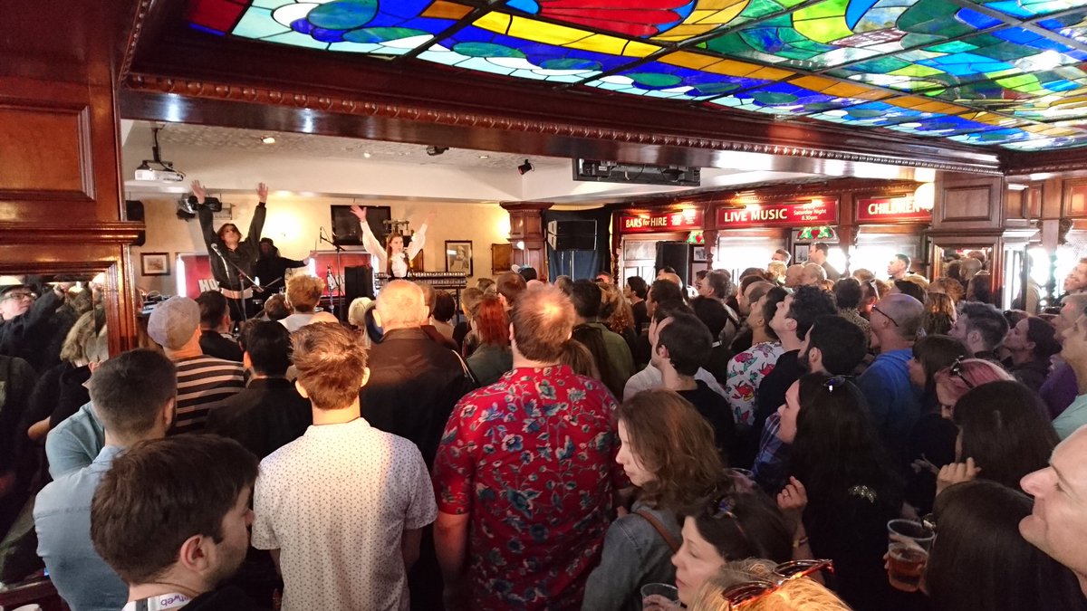 HadwenWright's tweet photo. @rocking_bob @confidencemanTM Seen at the great escape a few years back.   Horatio bar on the pier. You just knew then that they would go far.  Had the audience in their hands. https://t.co/UrbJc1bsIn