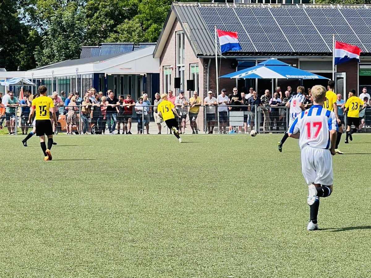 HonkaRy's tweet photo. P07 Akatemian saavutti upeasti toisen sijan kovatasoisessa OSM ’75 -kutsuturnauksessa Hollannissa. Finaaliottelu SC Heerenveeniä vastaan päättyi niukkaan 0-1 tappioon. Upea suoritus ja hieno kokemus! Turnauksessa Hongan maaliin päästettiin vain 2 maalia 8:ssa ottelussa 🔥. https://t.co/ZOVa4X6u5R