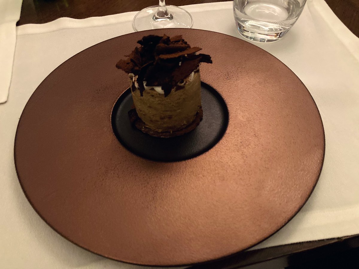 indiabishoku's tweet photo. Leela AmbienceのイタリアンZanotta
ホテル内、上階にあります。
個室はワインセラーに囲まれ雰囲気◎
料理も美味しく、おススメは、
　マッシュルームカプチーノスープ
　メインのラム
　ティラミス
ぜひ試して見て下さいー。

Zomatoで20%offも嬉しい。

#Leelaambience
#Zanotta https://t.co/HXb03arxno