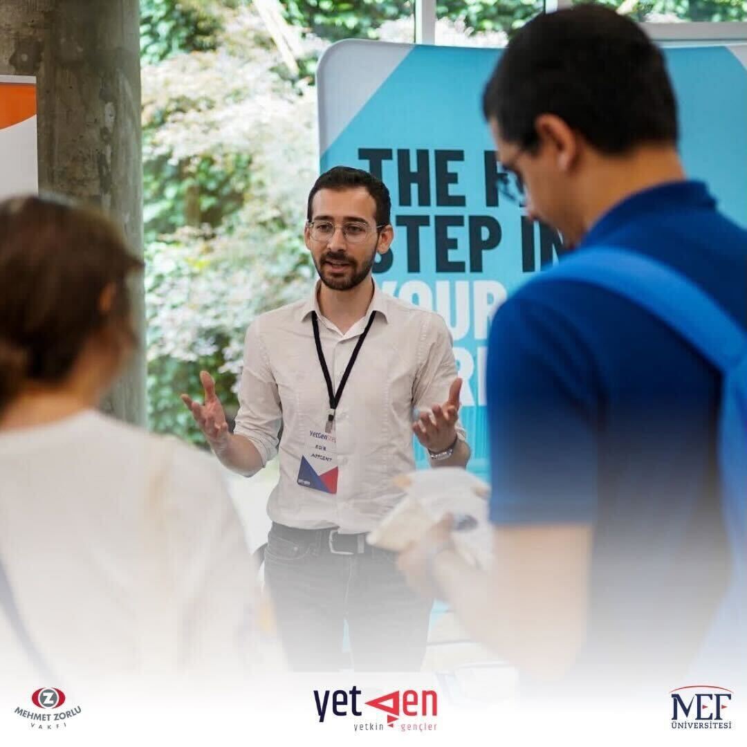 YetkinGencler's tweet photo. YetGen mezunlarına özel kariyer fırsatları sunan StepUp etkinliğimizde mezunlarımız, kendilerine sağladıkları yetkinlikleri kurumlara en iyi şekilde sunarken bitmeyen enerjileriyle ve kopmayan dostluk bağlarıyla bir kez daha “İyi ki YetGen!” dedirtti! 🥰
#YetGenStepUp ✅ https://t.co/vMOqi4KUls