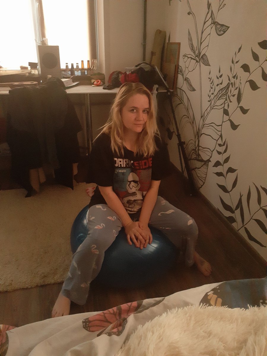 masha_fel's tweet photo. Именно так выглядит счастливая будущая мать с дикими болями в пояснице https://t.co/DS1f4sw9kK