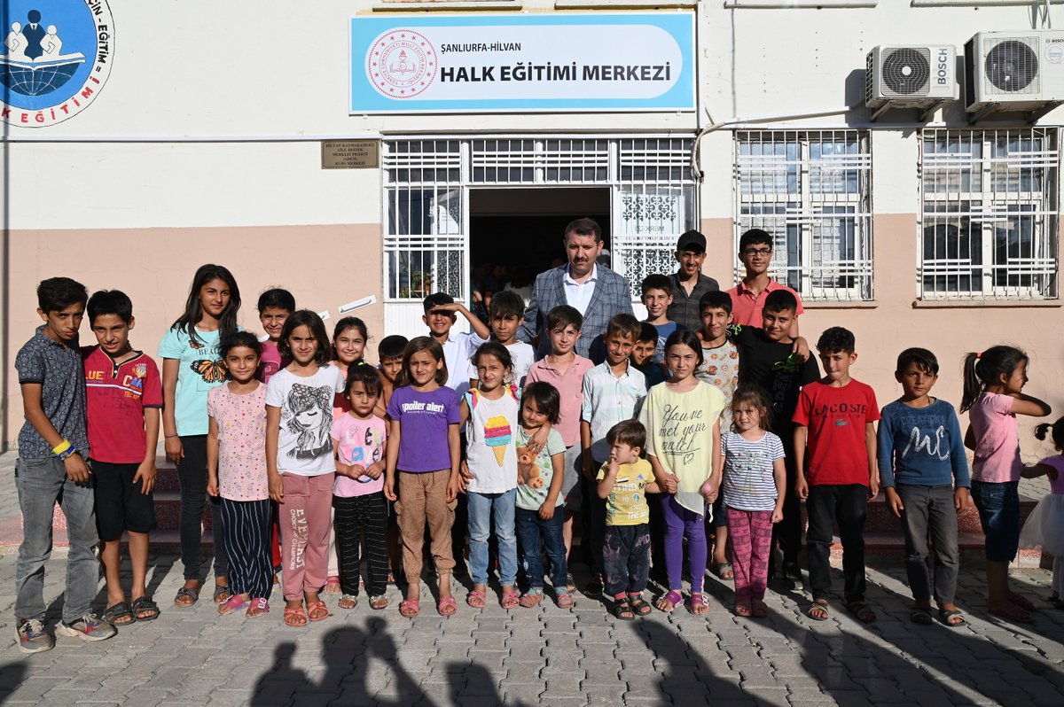 UrfaValiligi's tweet photo. Hilvan Halk Eğitim Merkezi’ni ziyaret eden Valimiz Sn. @valisalihayhan; “Hilvan halkımız genciyle, kadını ile her yönden kendini geliştirmekte kararlı. Halk Eğitim Merkezlerimizdeki ziyaretimizde bunu bir kez daha gördük. Çok etkilendim. Tebrikler Hilvan” dedi. https://t.co/aq2ZOMlQML
