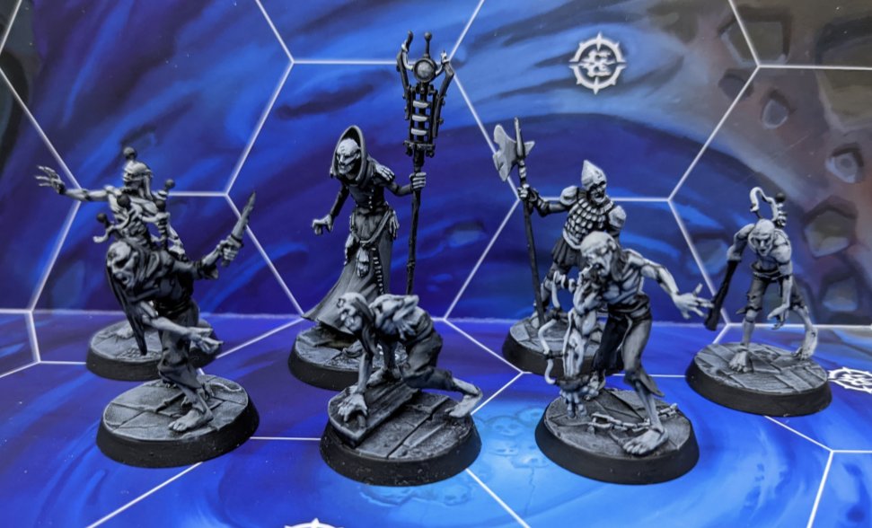 As soon as @WarComTeam showed us Coyle, I got a vintage Frankenstein vibe and had to see them done in black and white. Pretty pleased with how they came out! #WarhammerCommunity #WarhammerUnderworlds #ExiledDead