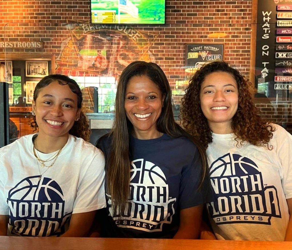 Final #CELEBRATION for my Beautiful Ballers before hittin the road to #SWOOPLife! I'm Sure Gonna Missss Them!!! 🥲💕💕🥺

#wondertwinz #countdown #mamaproud #sunshinestate
#newzipcode #flyhigh #UNFWBB #newswannewpond 🌴🏀💙