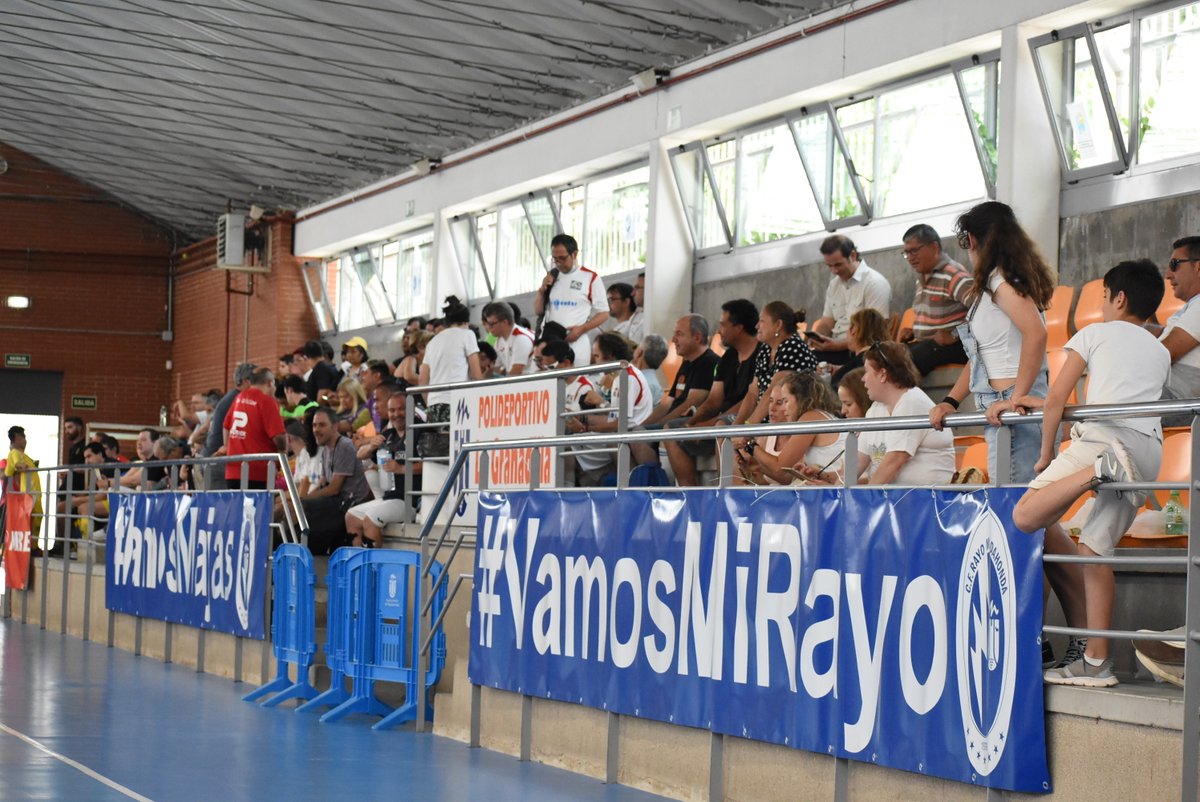 RMajadahondaFS's tweet photo. 📸 ¡Revive en imágenes la I Jornada Inclusiva de #FútbolSala de Majadahonda celebrada hoy en La Granadilla!
👏 ¡Gracias a todos los participantes por hacer de este evento algo genial! 😍
#IntegraRayo
#VamosMiRayo ⚡️ https://t.co/7iLB2gIHWy