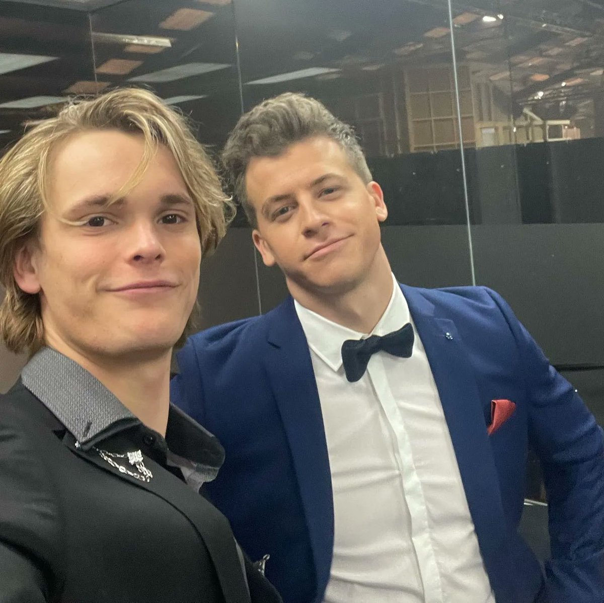 thinkeroouil's tweet photo. besties?? besties!! besties<33 https://t.co/Bu4pgMnZWa