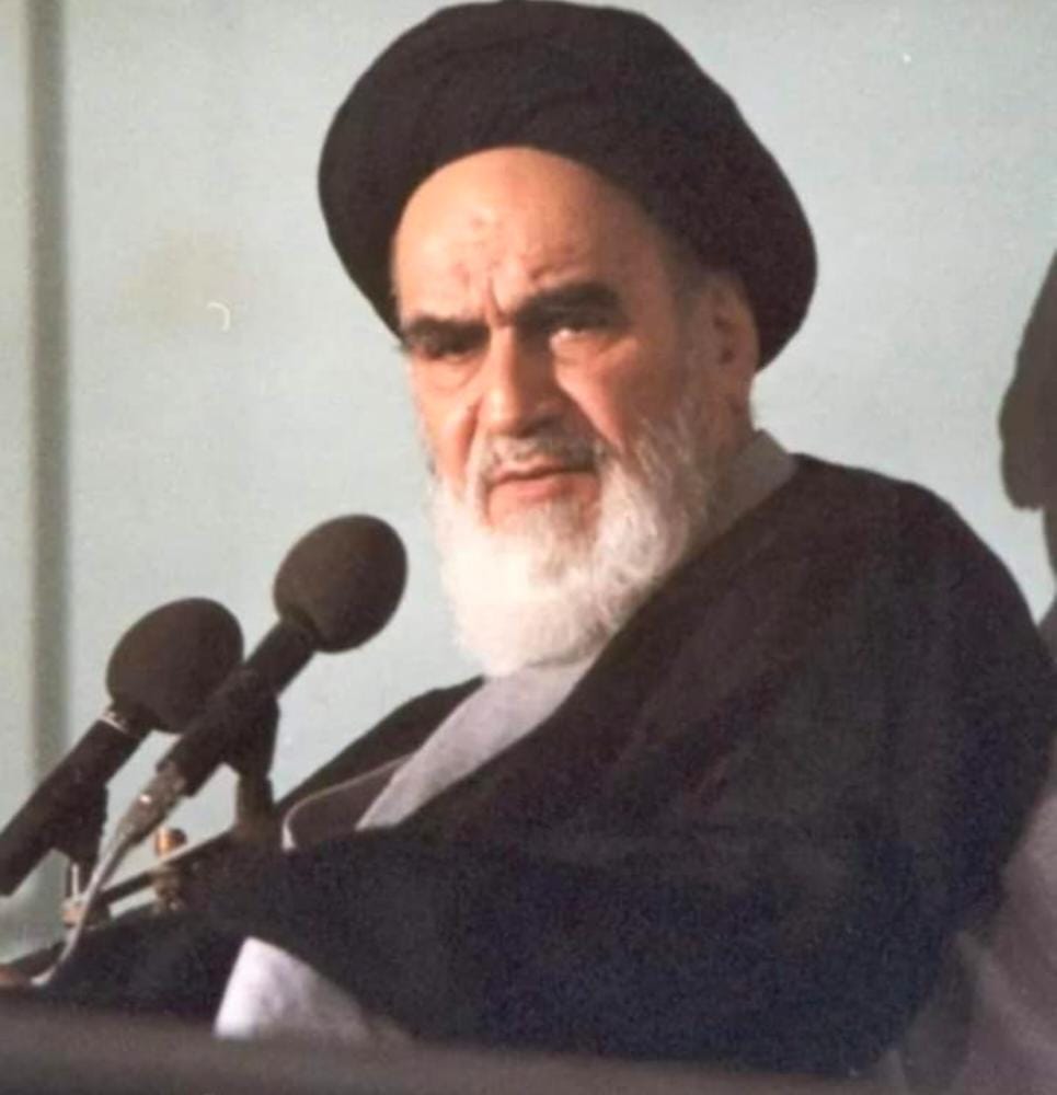 resisyouth's tweet photo. Imam Khomeini : Our respected teacher used to say that more than anything else, giving the ears to the sounds of music and songs, steal from men their will power and the power of resolution.

#ImamKhomeini #40Hadith https://t.co/A4odDrRGHP