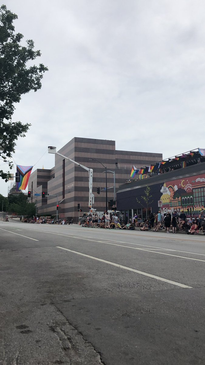 restlessclarity's tweet photo. Happy pride, DSM #capitalcitypride #dsmpride #pride https://t.co/BSzokUErxy