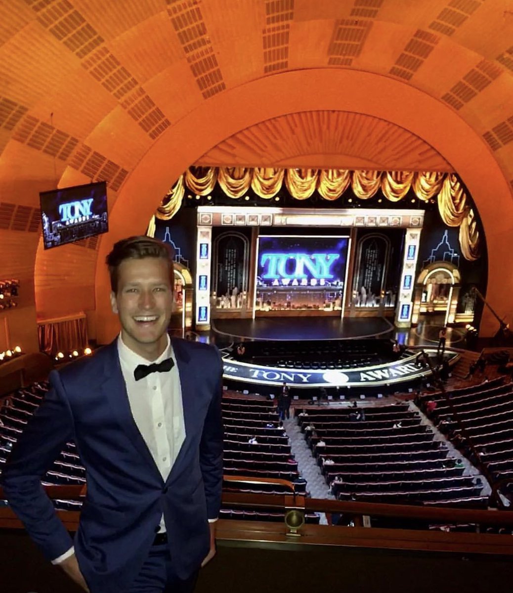 JOELR0BERTS's tweet photo. Happy Tony Sunday! ☺️👏🏼 
Throwback from 2018.
今日はニューヨーク市のトニー賞です！ 私は2018年にトニー賞に出席しました。それは素晴らしかったです！🤘🏼

#TonyAwards #TonySunday #Tonys #NewYorkCity #Broadway https://t.co/OpK6VSAN8k